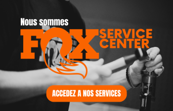 Homme réalisant l'entretien d'accessoires FOX